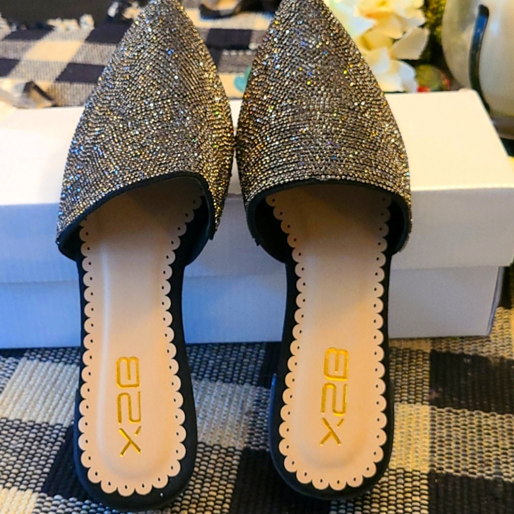 Black sparkly pointed toe sandal sz 6.5